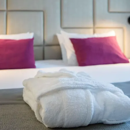 Mercure Stare מלון 4*